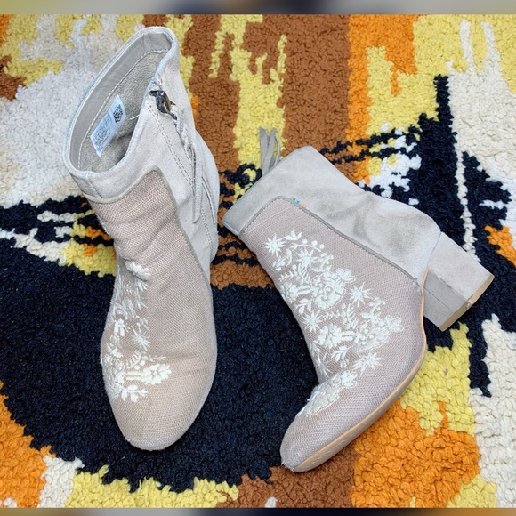 Boho Babe, TOMS, embroidered booties!! - Picture 2 of 15